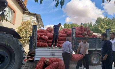 Sivrihisarlı çiftçiler öşürünü müftülüğe teslim etti