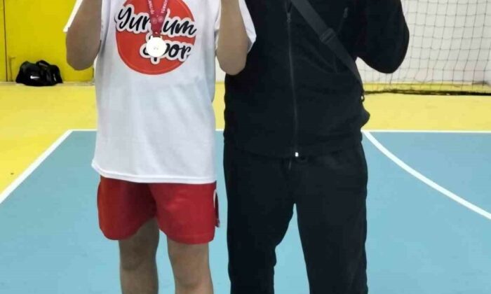 Efe Carl Demirli’den kick boks branşında şampiyonluk