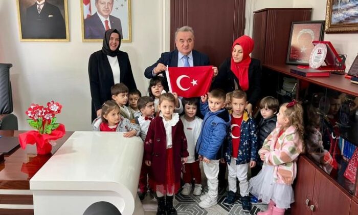 Kutsal emanetler Kaymakam Öztürk’e emanet edildi