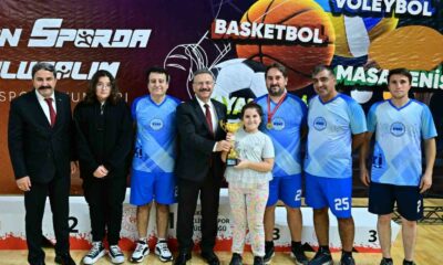 Vali Aksoy, 3. Kamu Spor Oyunları’nda dereceye girenleri ödüllendirdi