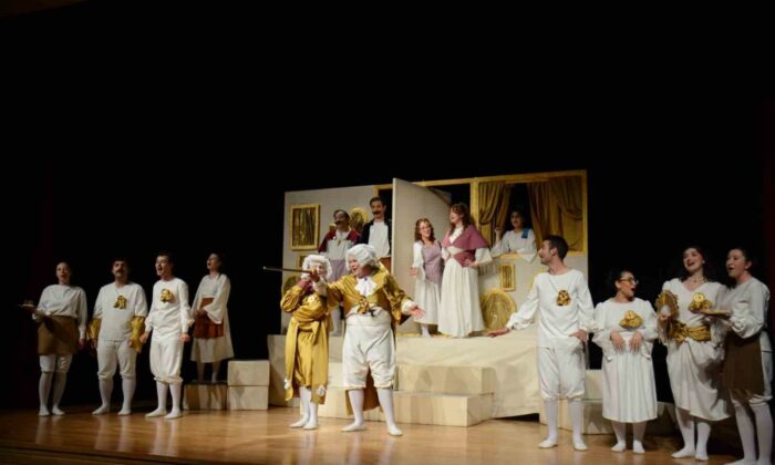 “Kibarlık Budalası” tiyatroseverlerle buluştu