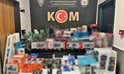 Polisten kaçak elektronik ürün operasyonu