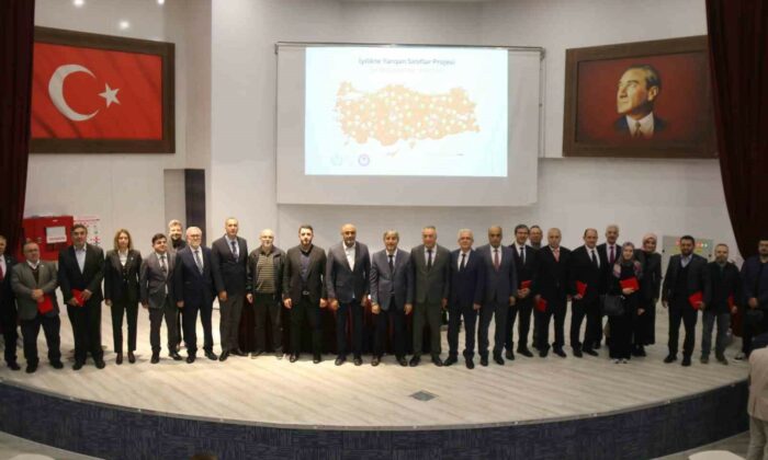 Kütahya’da “İyilikte Yarışan Sınıflar” projesi bilgilendirme ve ödül programı