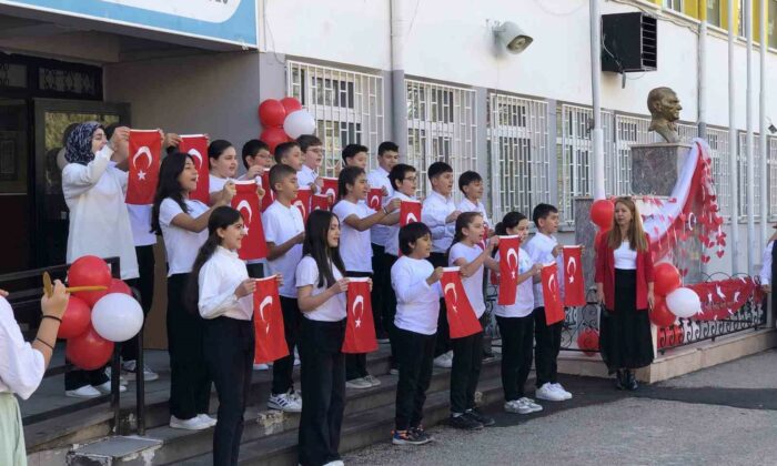 Battalgazi öğretmenlerinden Cumhuriyet Bayramı’na mini konser