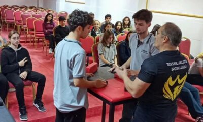 Öğrencilere bilek güreşinin incelikleri anlatıldı