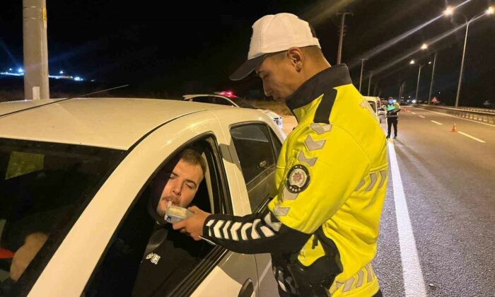 Trafik denetimleri gece-gündüz aralıksız sürüyor