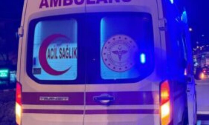 Kötü koku ihbarı üzerine gelen ekipler, yaşlı adamı evinde ölü buldu