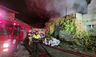 Kütahya’da 2 katlı binada çıkan yangın korkuttu