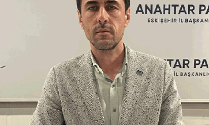 Anahtar Parti’de Çatlak: Genel Merkez Yönetimi Milli Eğitim Müdürlüğü Makamı Yıpratılmamalı